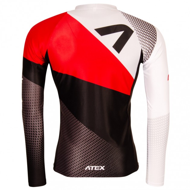 Closefitting athleticrunning jersey with long sleeves